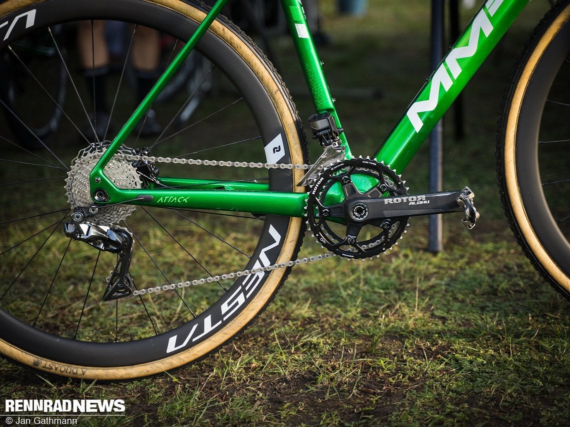 Mit Antriebsstrang von Rotor und Shimano Dura Ace Di2-Schaltung ...