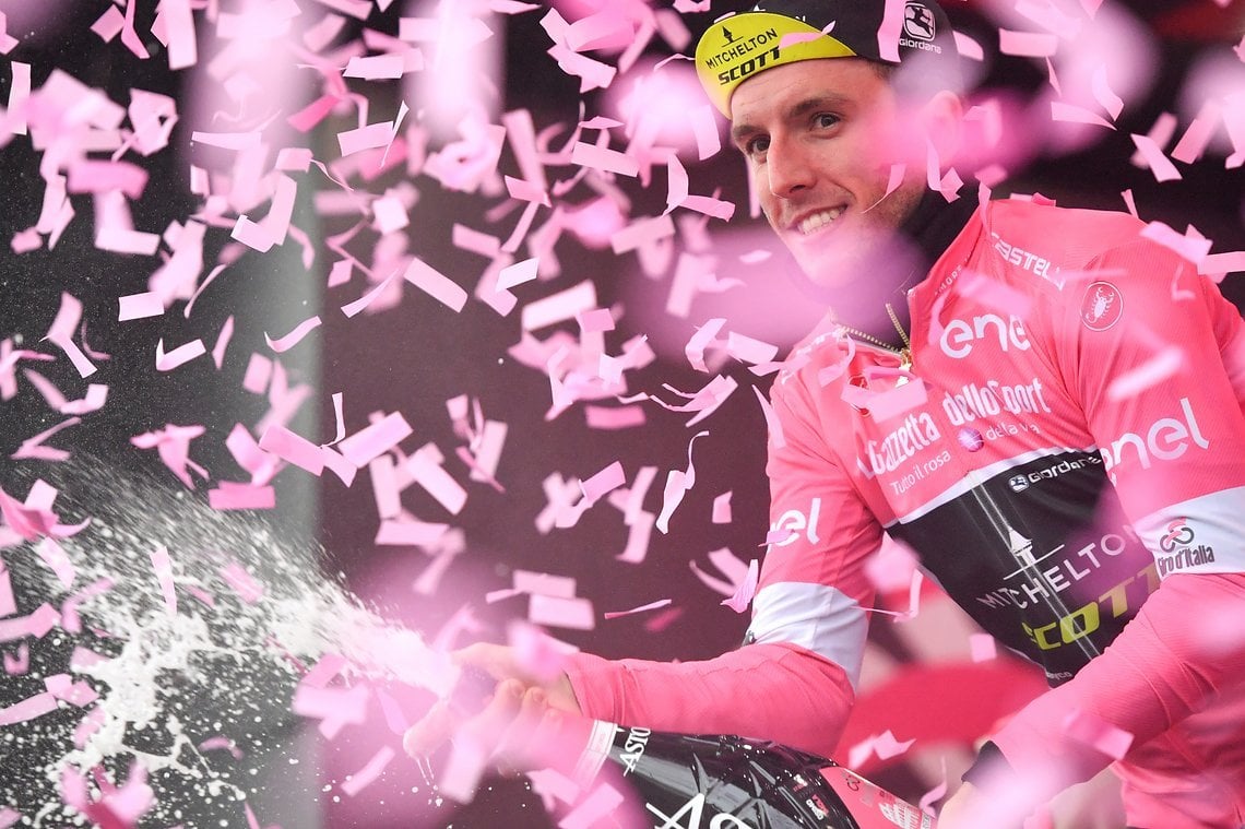 Simon Yates schwelgt immer noch in Rosa