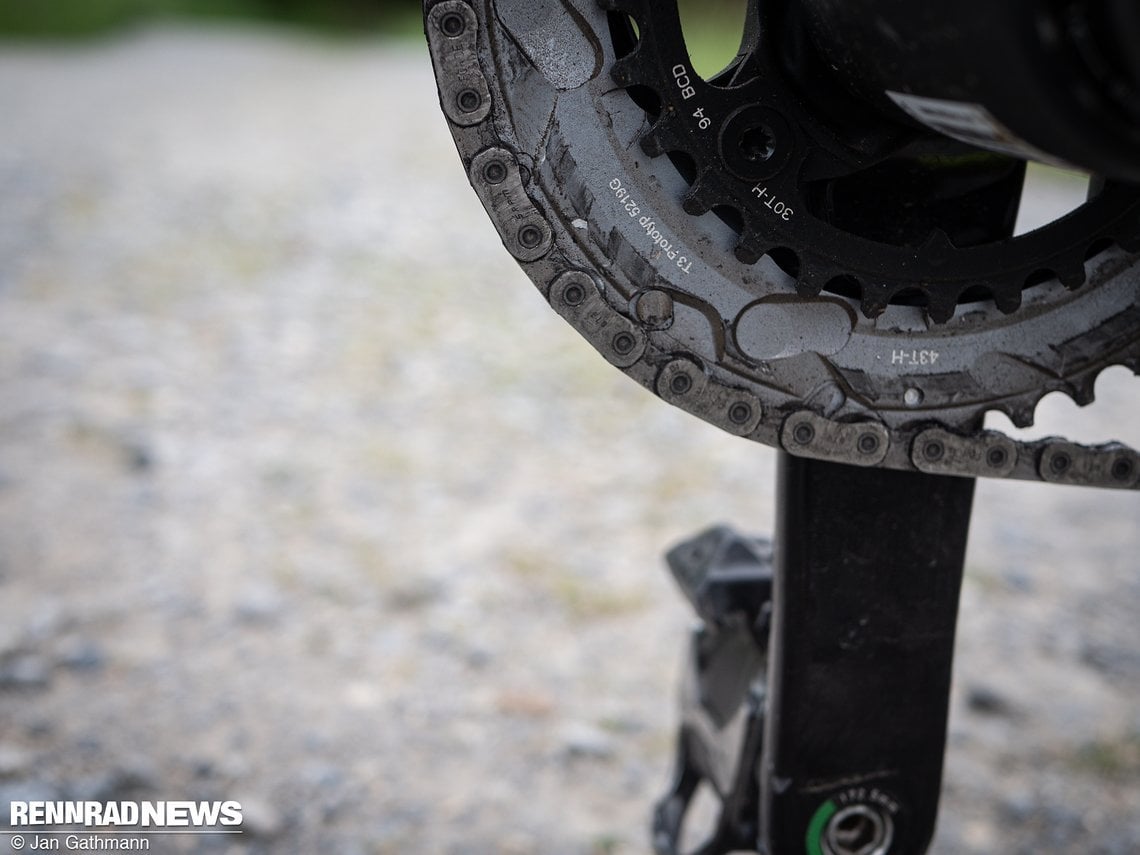 Das äußere Kettenblatt besitzt einen anderen Lochkreis-Durchmesser als bisherige AXS-Kurbeln, nämlich 107 mm