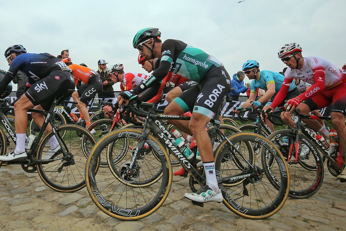 Bora-Hansgrohe-Helfer verbrauchten viele Kräfte bei der Nachführarbeit vor Arenberg