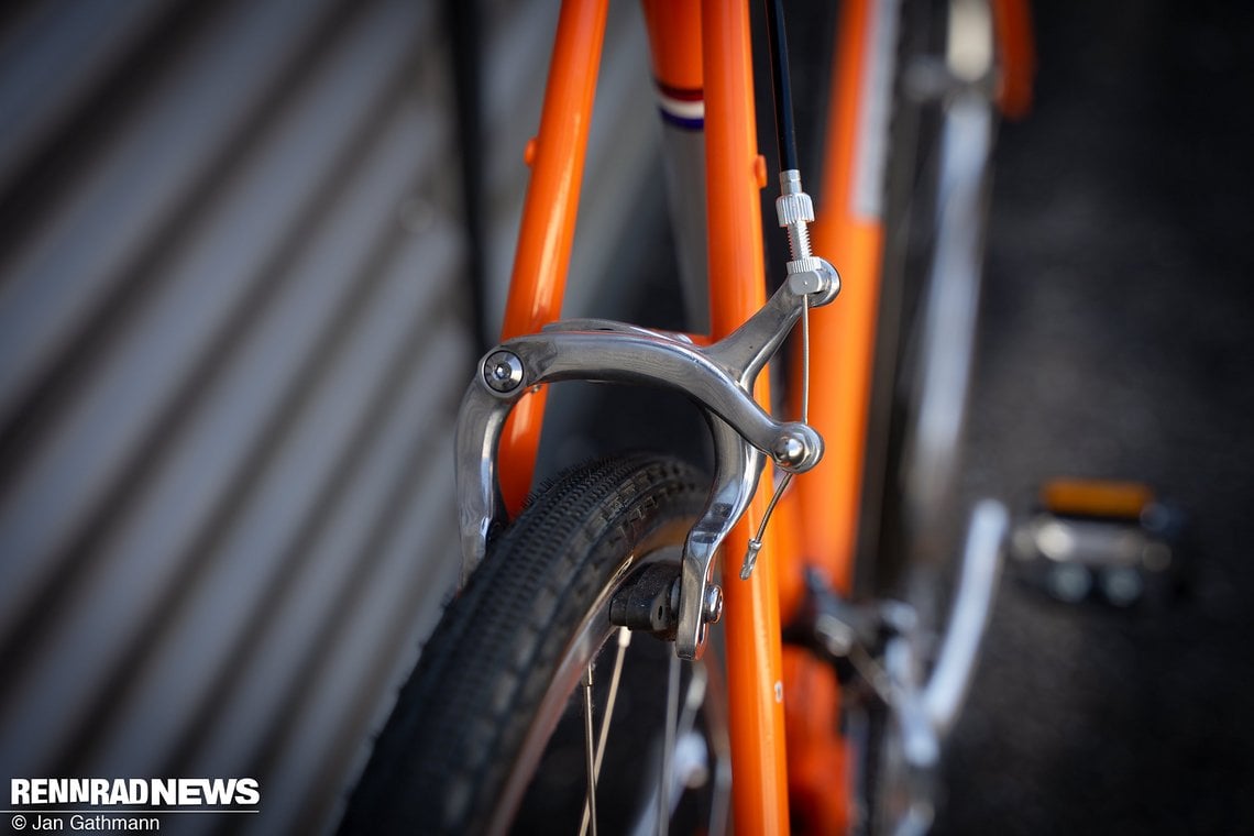 Damals sagte man Straßen, heute heißt es Gravel – in jedem Fall lassen die langschenkligen Seitenzugbremsen...