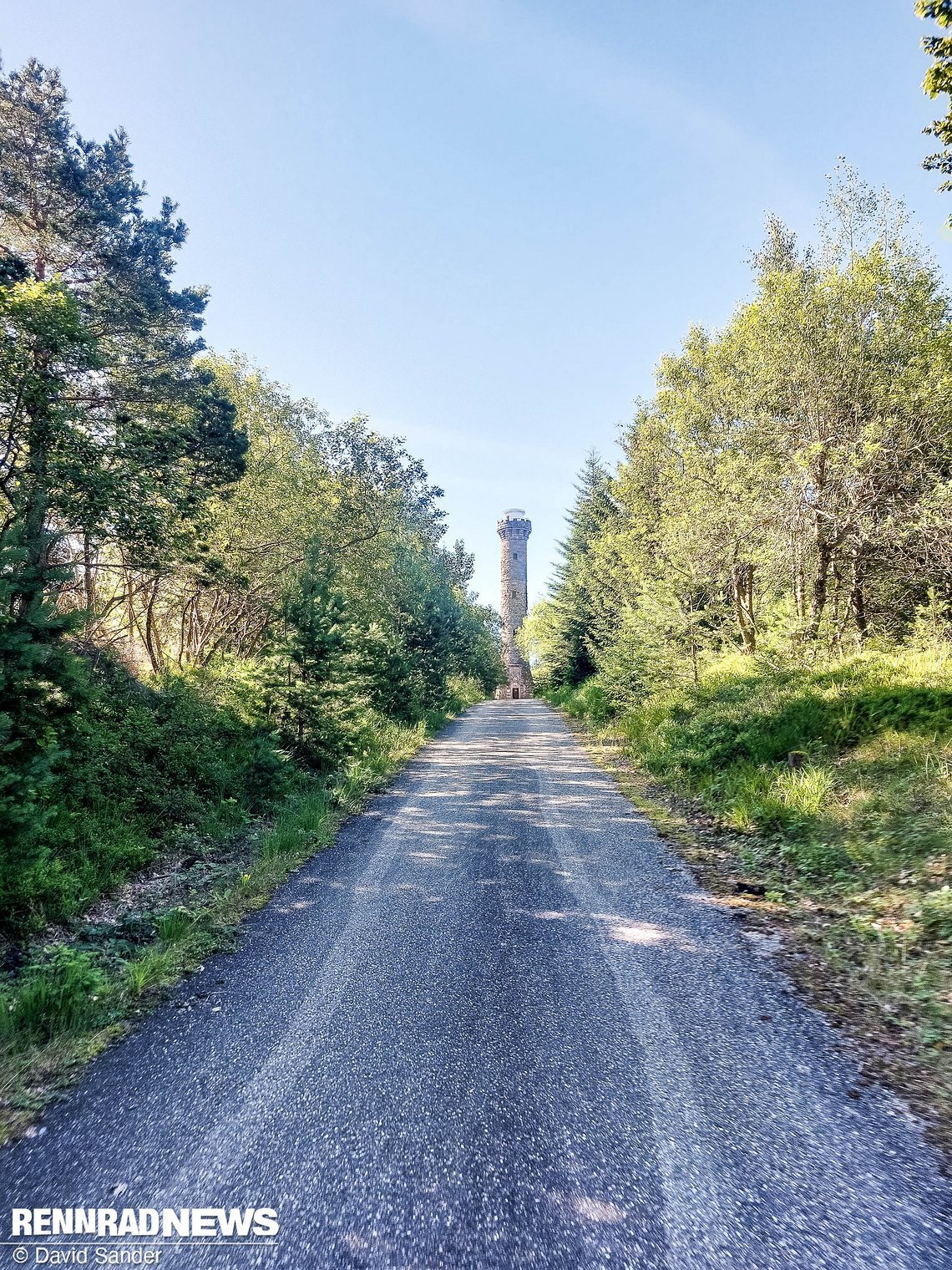 Zufällig komme ich an einem Turm vorbei.