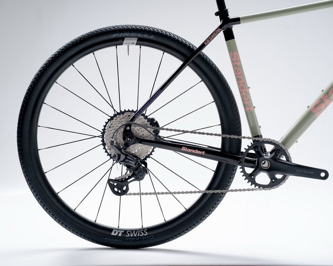 Ein Shimano-Modell mit der GRX600 12-Fach-Gruppe und DT Swiss G1800 Laufrädern wird ebenfalls angeboten.