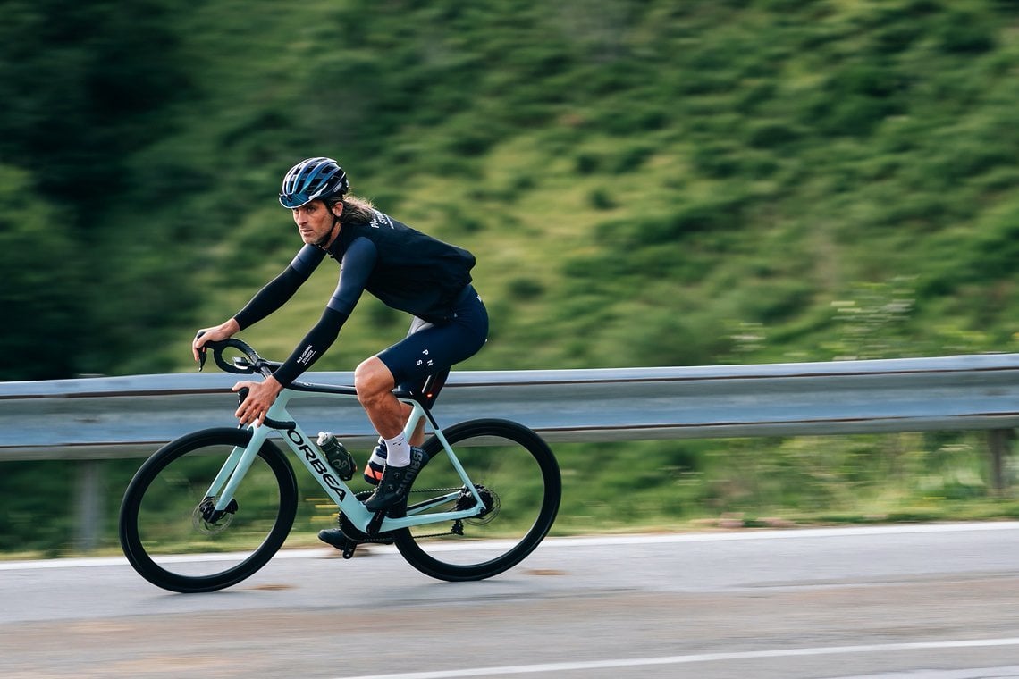 Das Gain unterstützt bis 25 km/h, dabei soll es sich dank einer neuen Motorsteuerung natürlich anfühlen