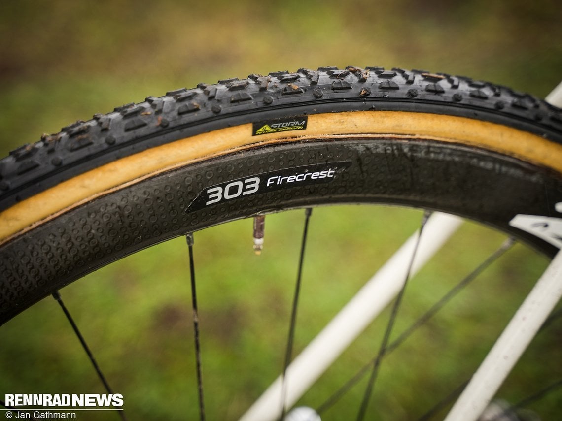 ... Zipp 303-Firecrest Laufräder geklebt – Storm ist die Flankenversiegelung.