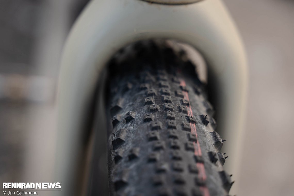 Schwalbe Thunder Burt in 2.1 vorne mit Addix Speed Mischung.