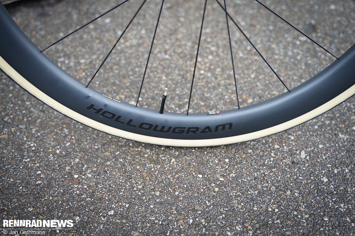 Die Laufräder sind Tubeless Ready, die Testfahrten fanden mit Schlauch statt