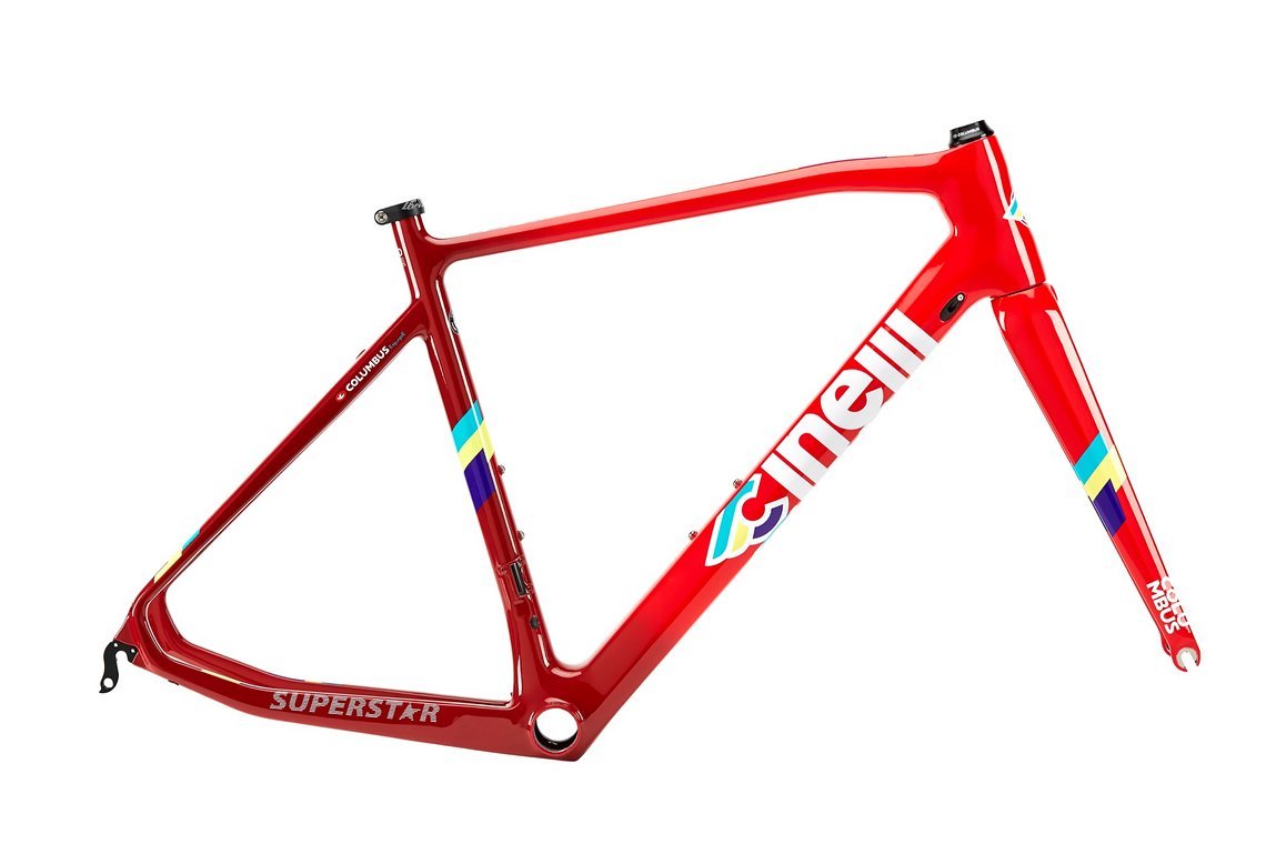 Das Cinelli Superstar mit Felgenbremse gibt es in Rot...