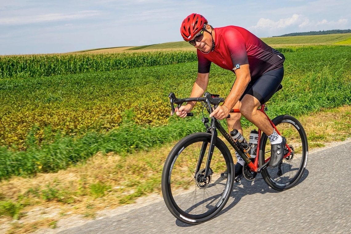 Dass das Waldläufer grundsätzlich als sportliches Gravel Bike ausgelegt ist, ist erkennbar.