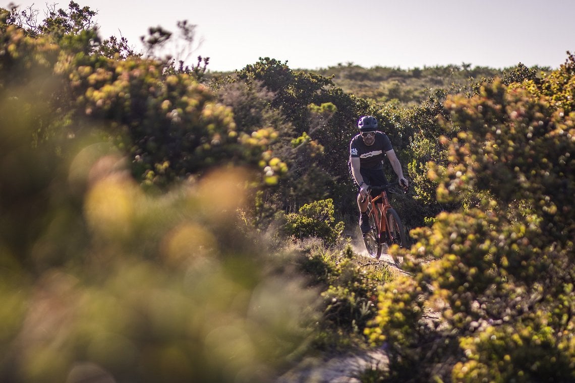 Insbesondere auf verwinkelten Trails gefällt, dass Propain nicht der Versuchung erlegen ist, einen allzu flachen Lenkwinkel zu konstruieren