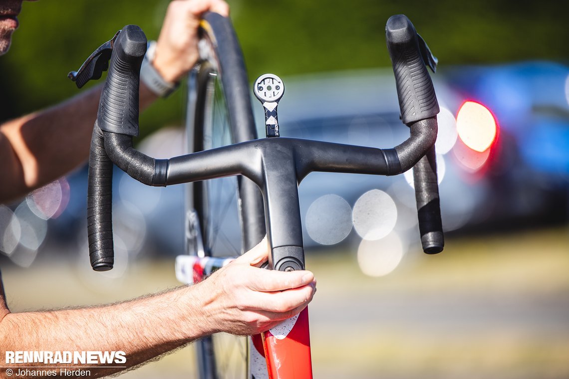 Das Bontrager Carboncockpit gefiel uns im letzten Aero-Rennrad Test ausgesprochen gut.