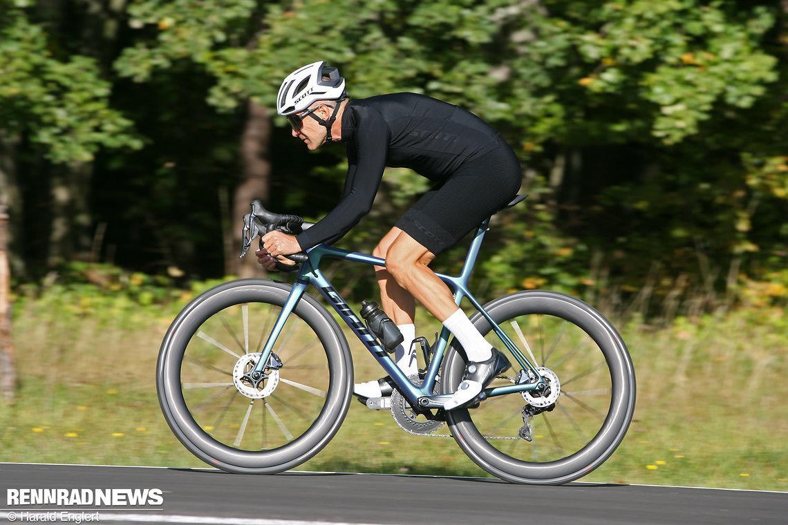 An weniger kalten Tagen und bei intensiven Einheiten auf dem Rennrad bleibt die Bib Shorts oft erste Wahl