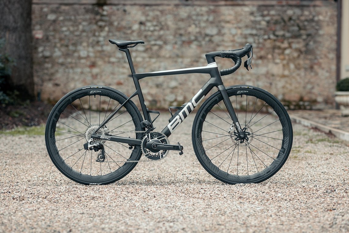 Auch dem BMC Teammachine steht die neue SRAM Red AXS sehr gut.