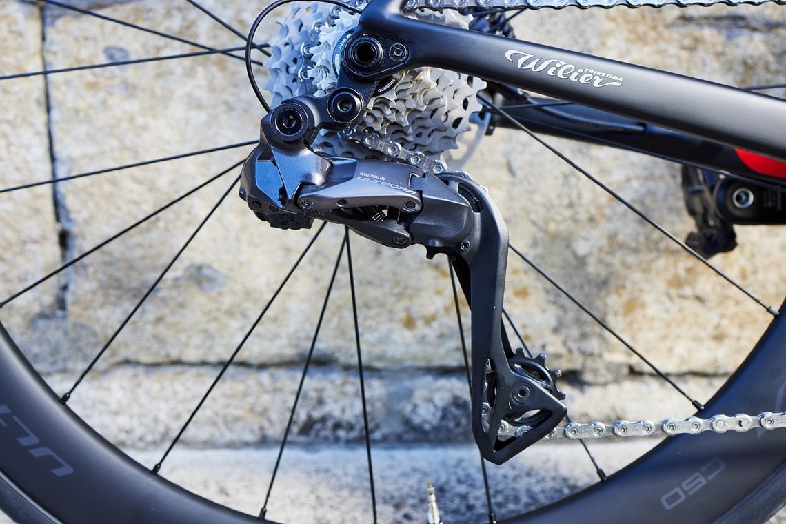 Die neue Shimano Ultegra Di2 12-fach kommt zeitgleich mit der Dura Ace 12-fach und erbt direkt alle wesentlichen Merkmale