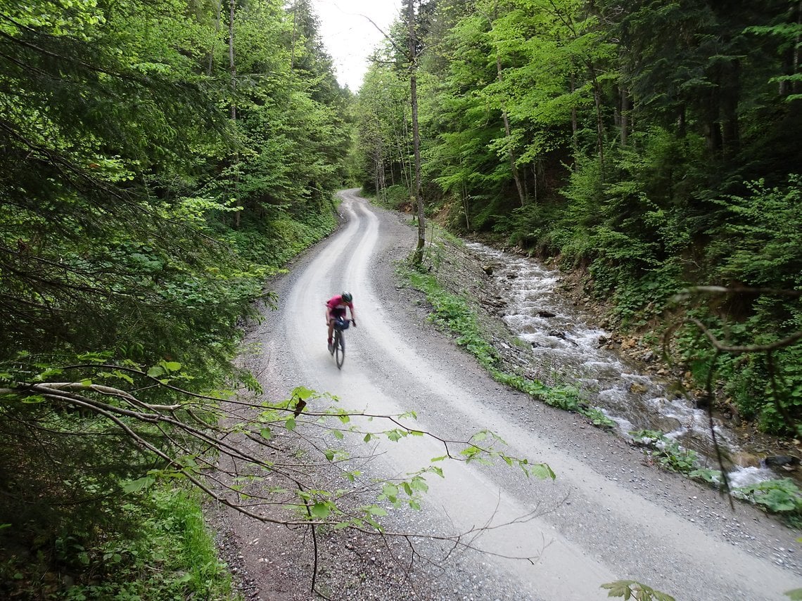 Einsame Gravel Wege an Flüssen...