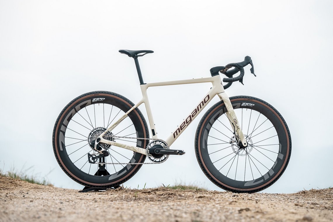 Das Megamo Silk 2025 gehört zu den Kandidaten für Performance Gravel Bike Einsteiger.