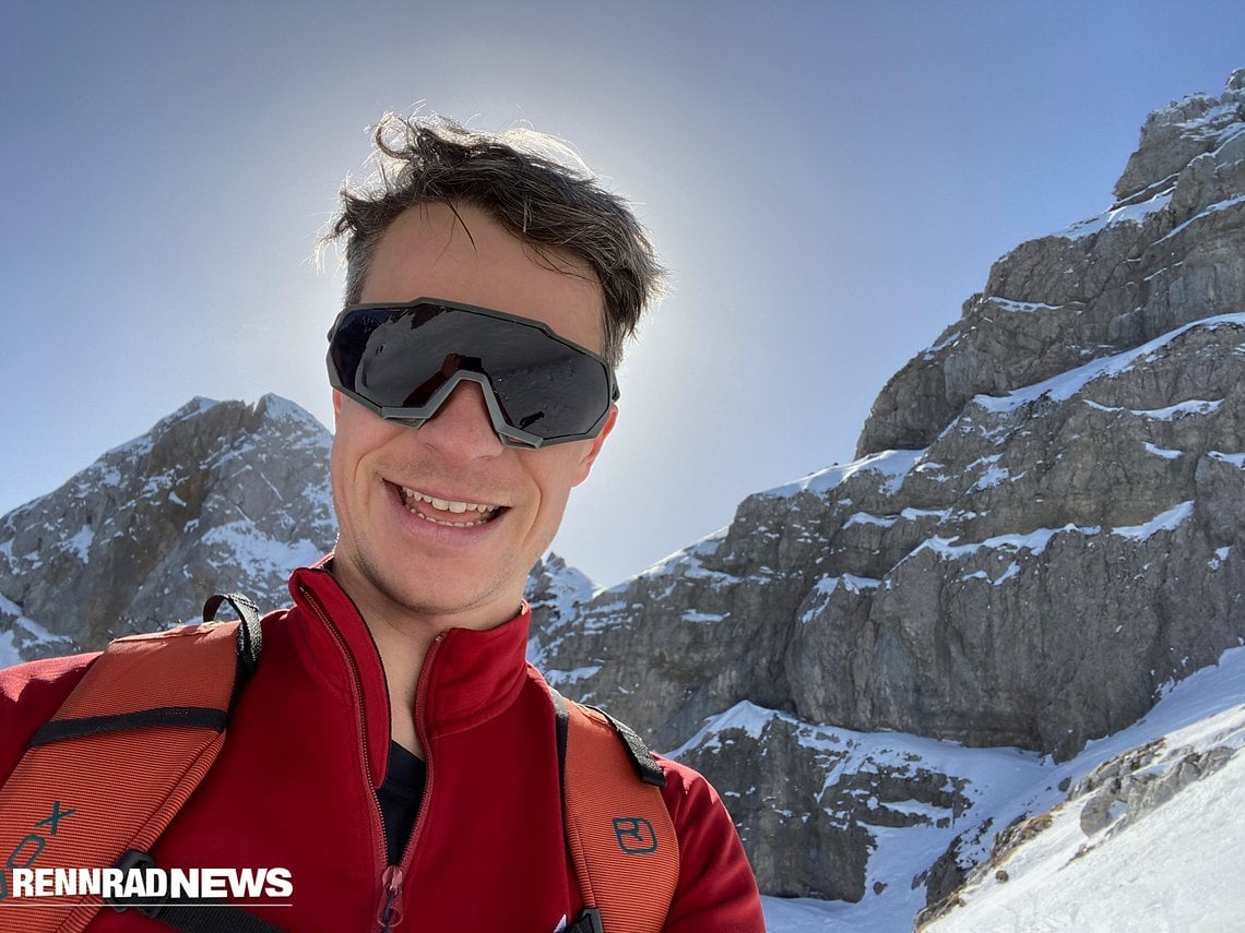 Radklamotten und Brille machen auch auf Skitour eine gute Figur