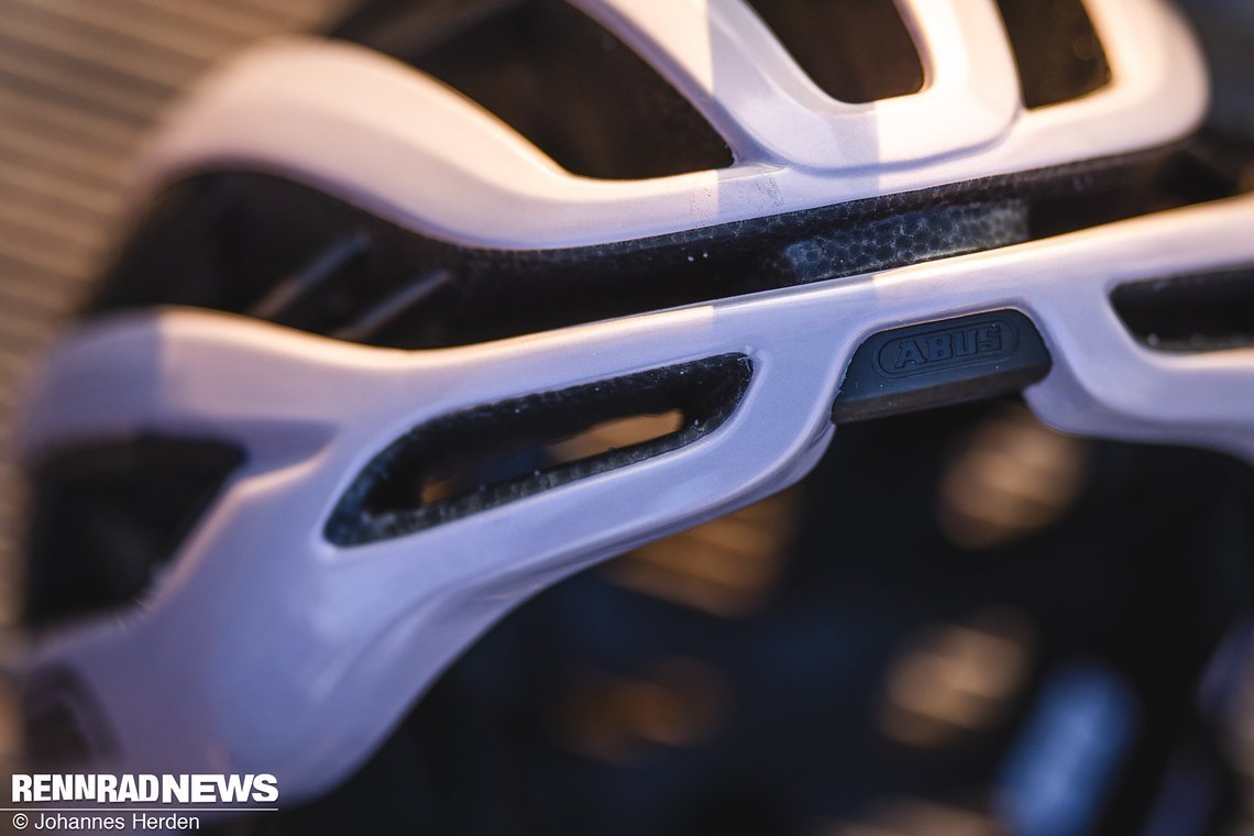 Die neuen EyeBrow-Vents an der Front des Helms.