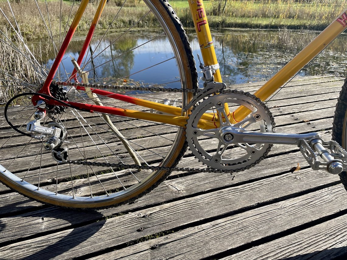 Mit 42-19 als kleinstem Gang würde sich heute niemand mehr auf Gravel Pisten wagen