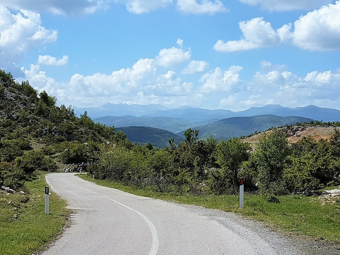 Menschenleere Landschaften zwischen dem Hasit-Pass und Ersekë.