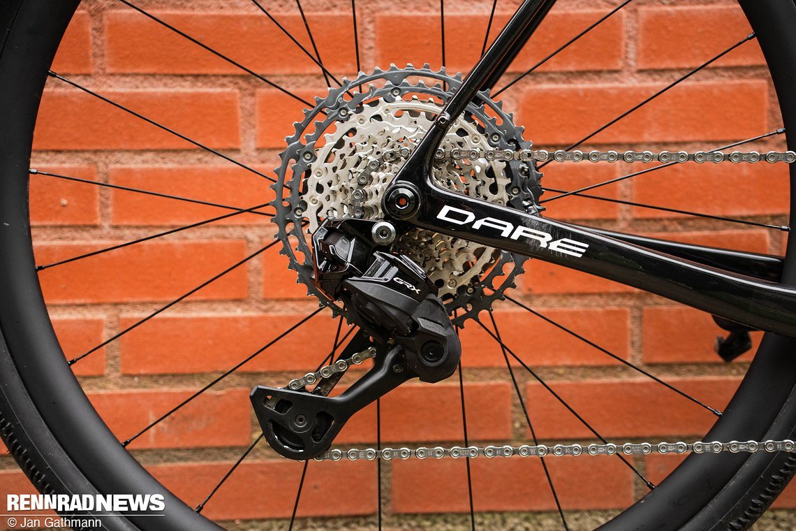 …mit dem neuen Shimano GRX Di2 Schaltwerk und MTB-Kassette mit 10-51 Zähnen.