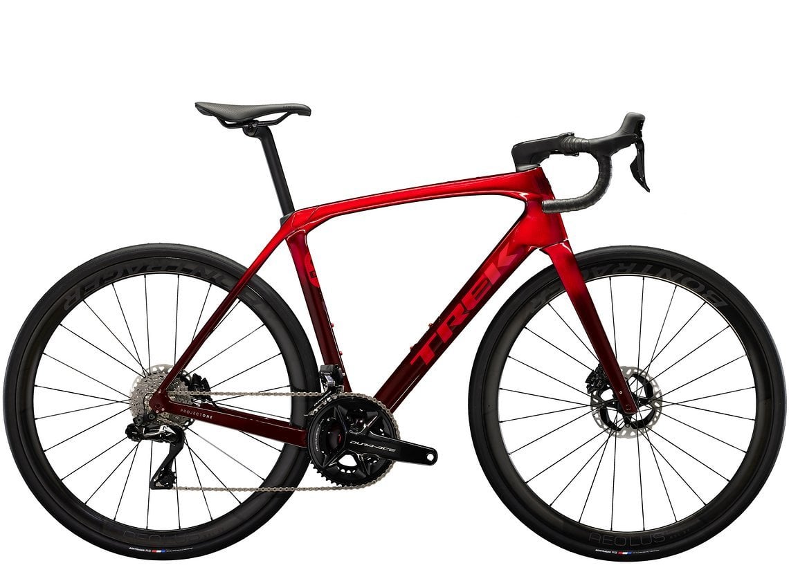 Das Domane SLR 9 eTap mit SRAM RED eTap AXS wiegt nur 7,8 kg (Gr. 56) und kostet 13.999 €.