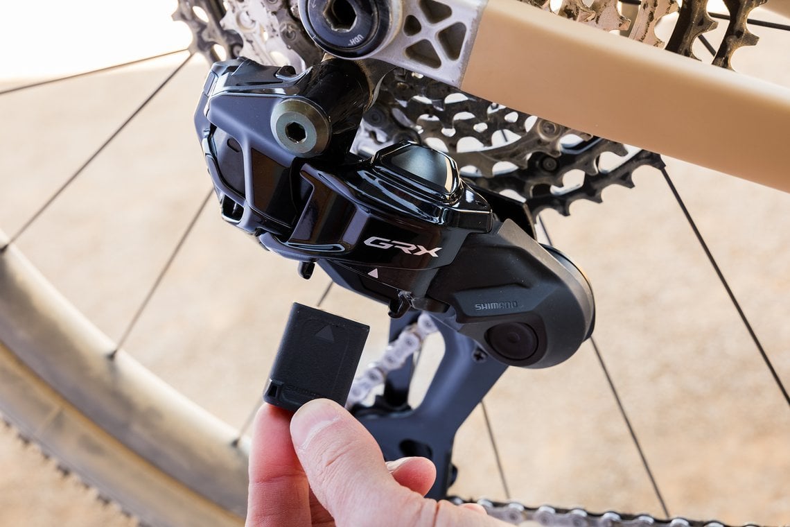 Zwischen 700 und 1.000 km lang hält der Akku laut Shimano durch.