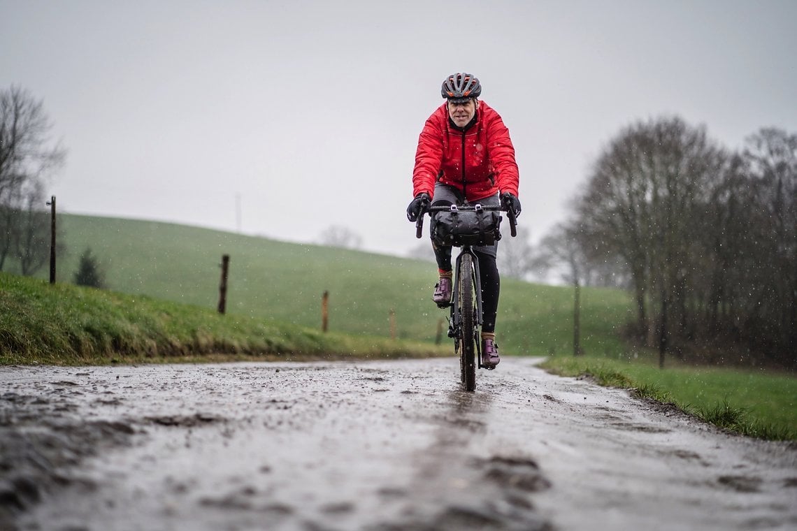 Auch auf schlechten Wegen hält die Scape Handlebar Roll sicher