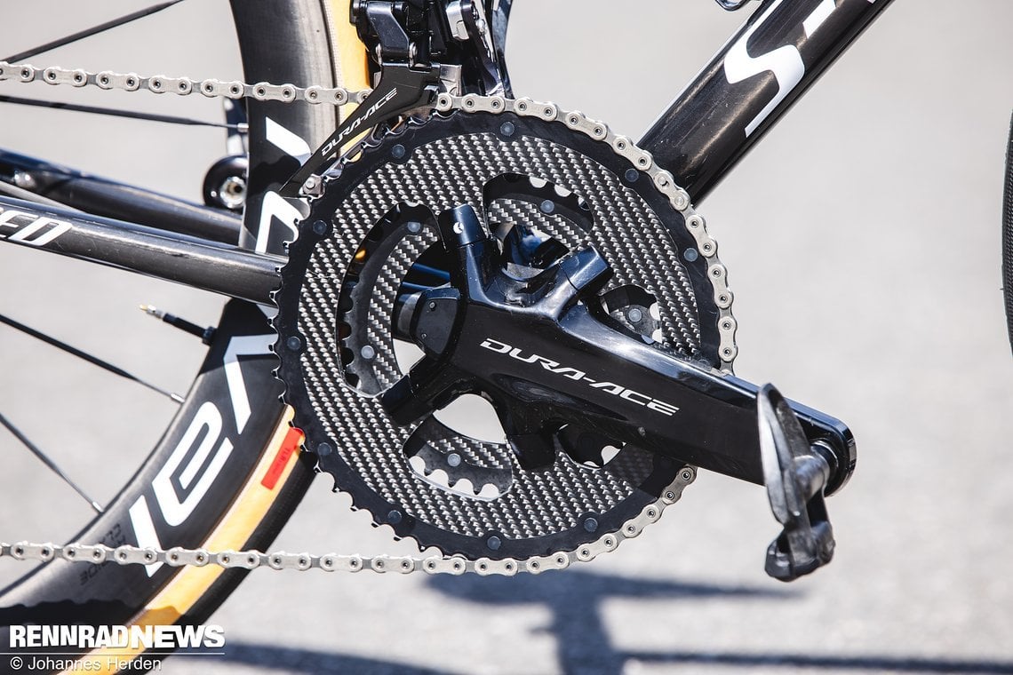 Das Bergrad ist mit Dura Ace 54-40 Kurbel…