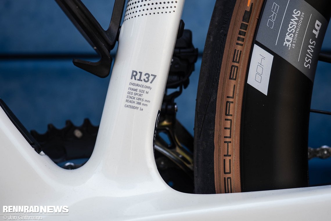 Der Rahmen des R137 wiegt 1.350 g – rund 300 g mehr als beim Sub-10 Modell.