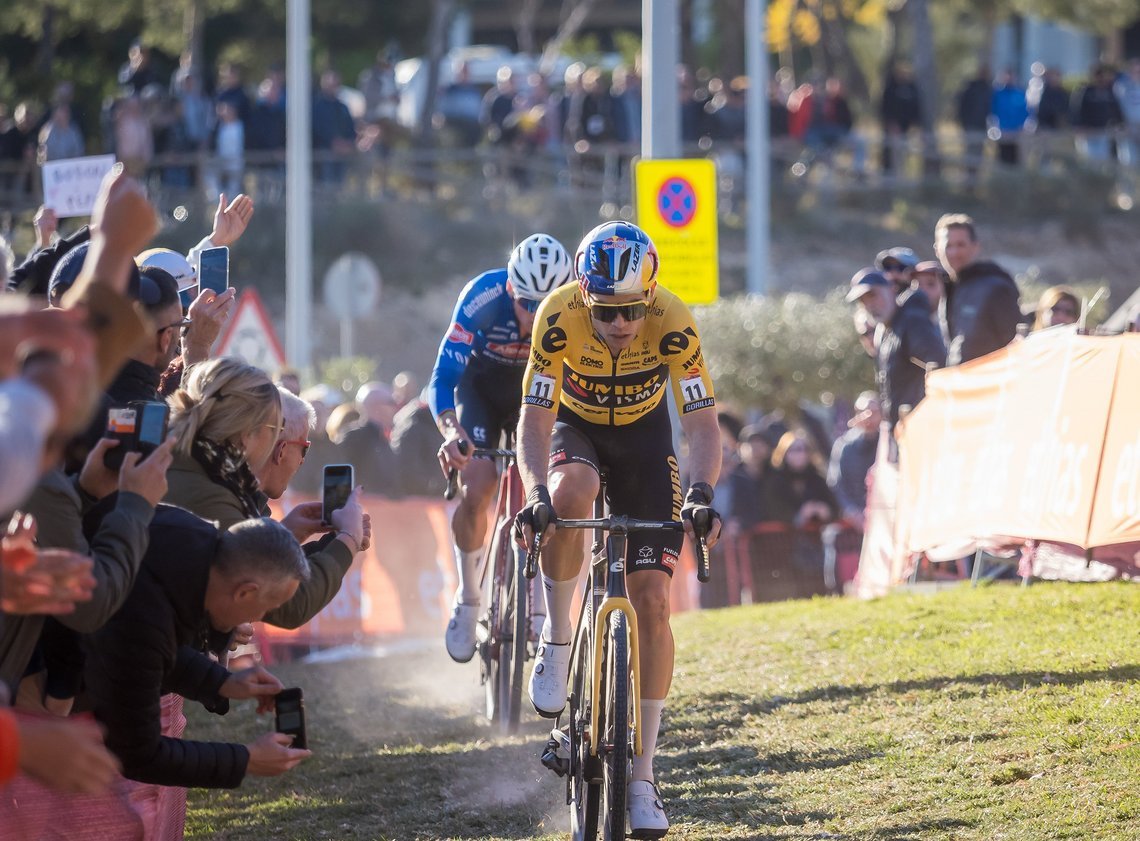 Wout van Aert zeigte sich mehrmals an der Spitze.