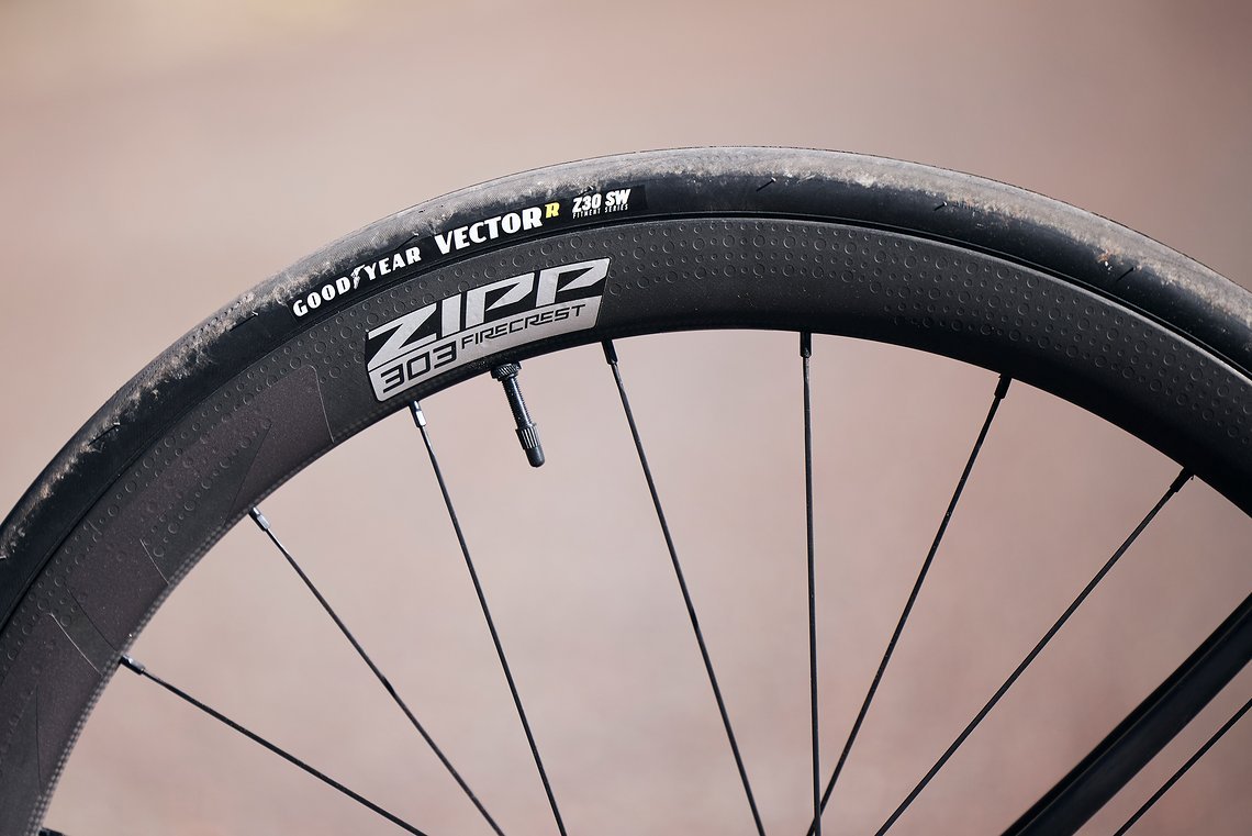 Der Goodyear VectorR Z30 SW ist für den Einsatz auf den Zipp Firecrest 303 Laufrädern optimiert