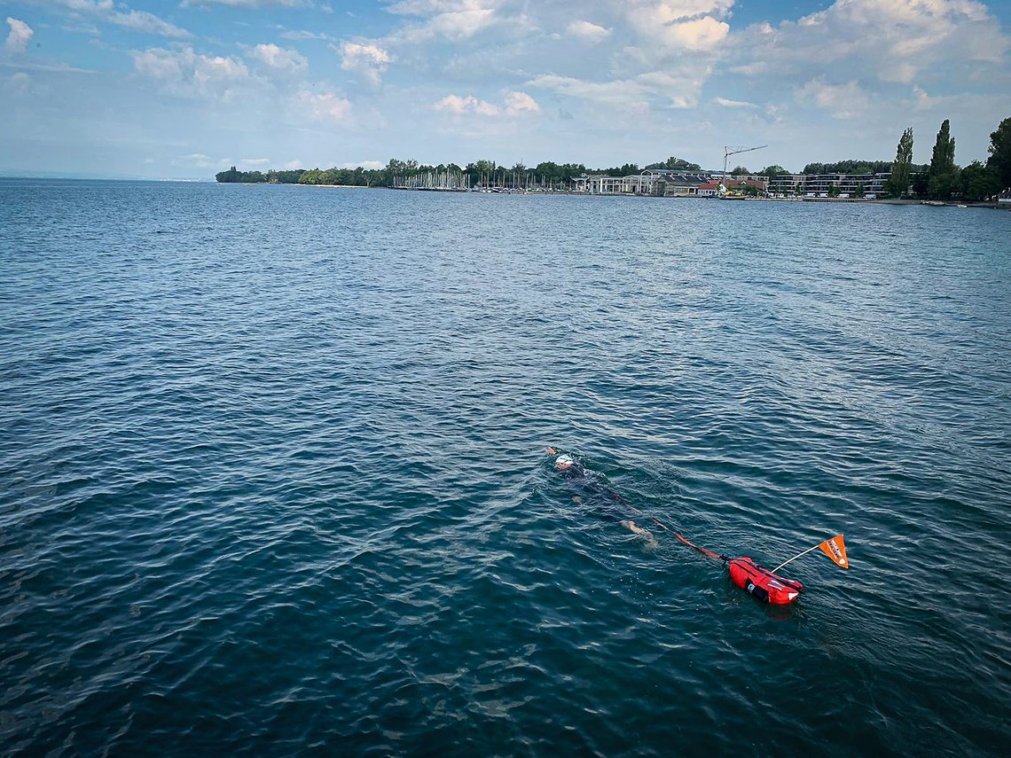 Die Versorgung mit Nahrung ist beim Schwimmen ein Problem