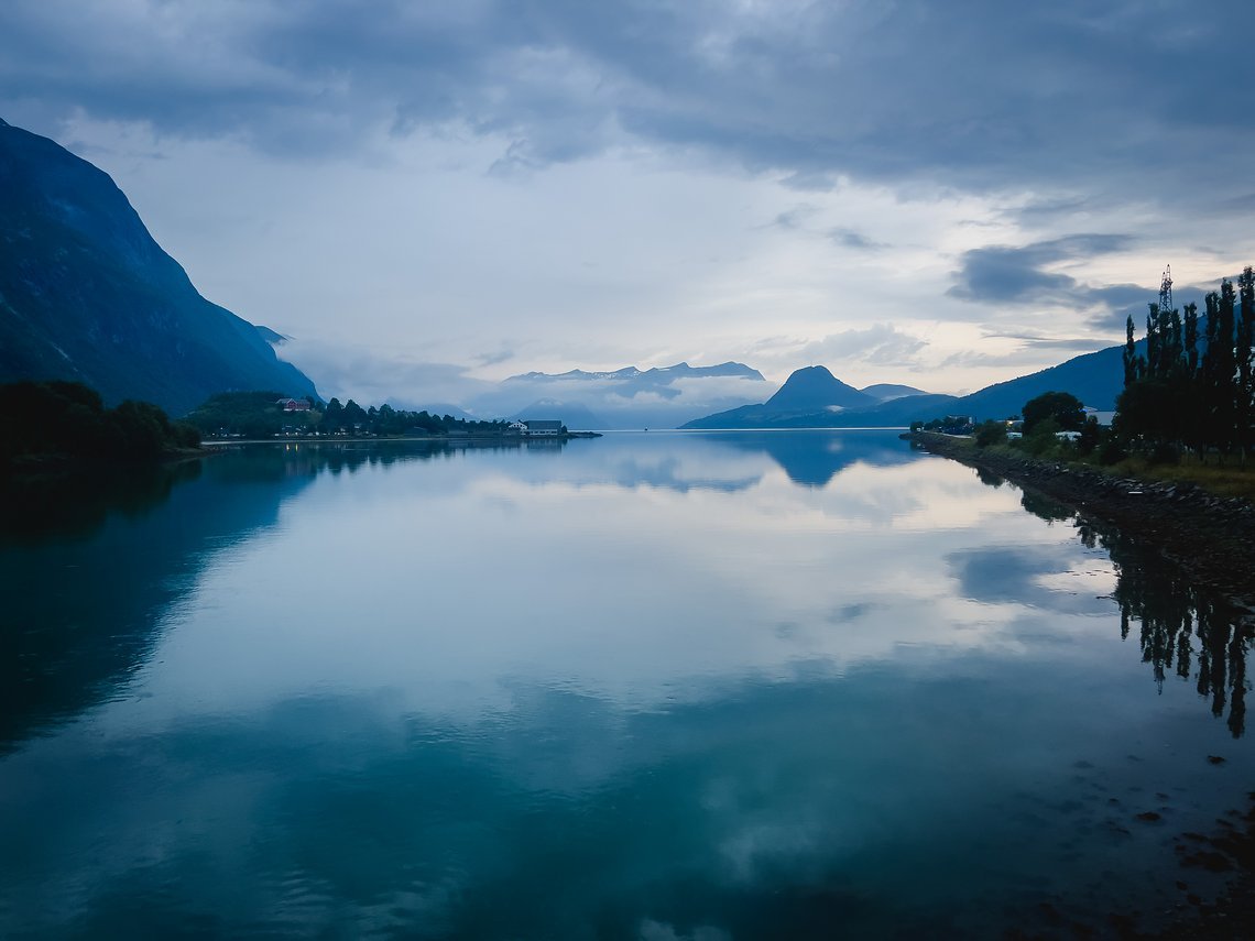 Der Himmel über dem Fjord.