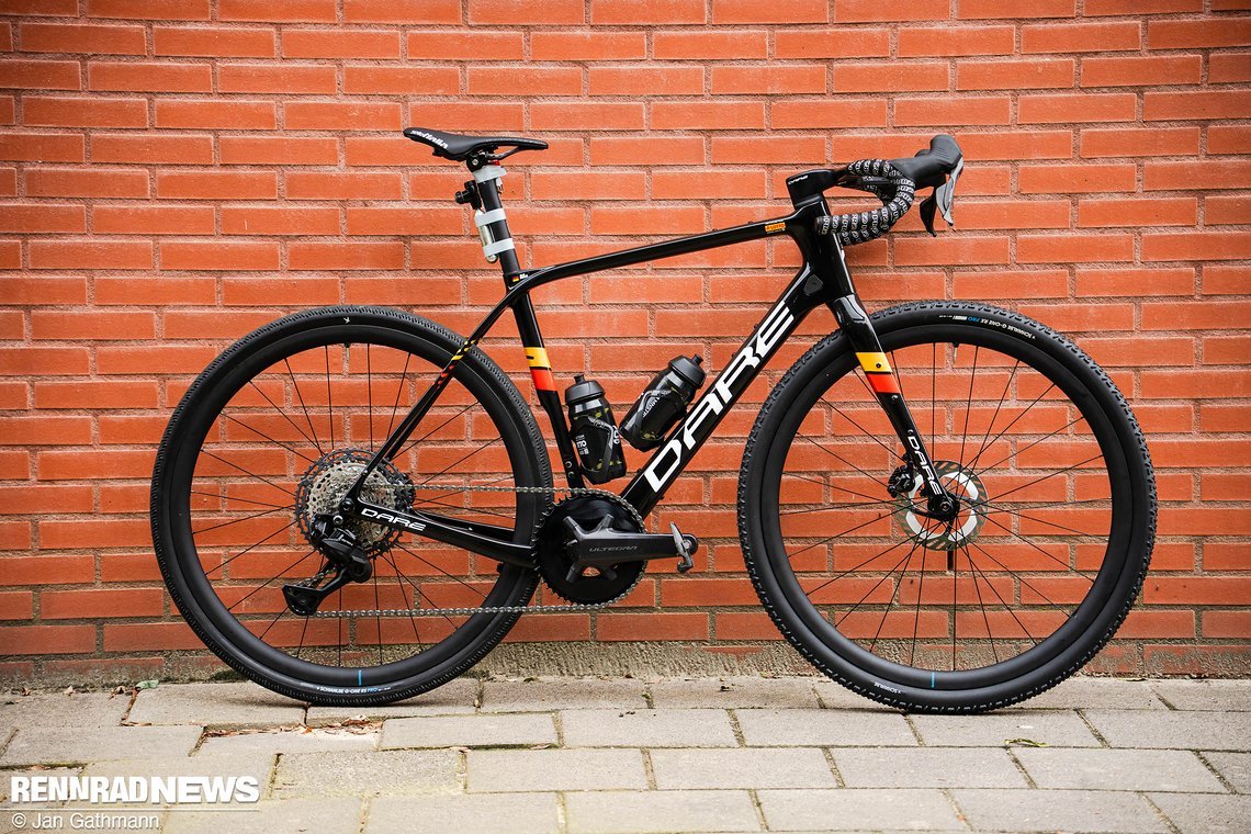 Auf einem neuen Dare Gravel Bike gingen Lotto Kernhaus Fahrer an den Start.