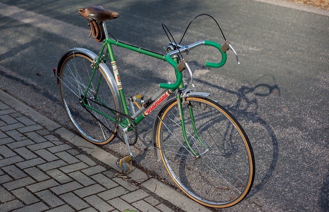 Das Fake Diamant Trainingsrennrad startete seine Karriere wahrscheinlich als Bahnrahmen in den 30er bis 50er Jahren.