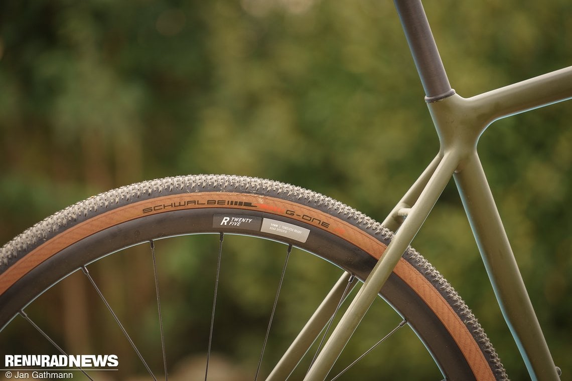 Die Schwalbe G-One R-Reifen glänzen mit leichtem Lauf.