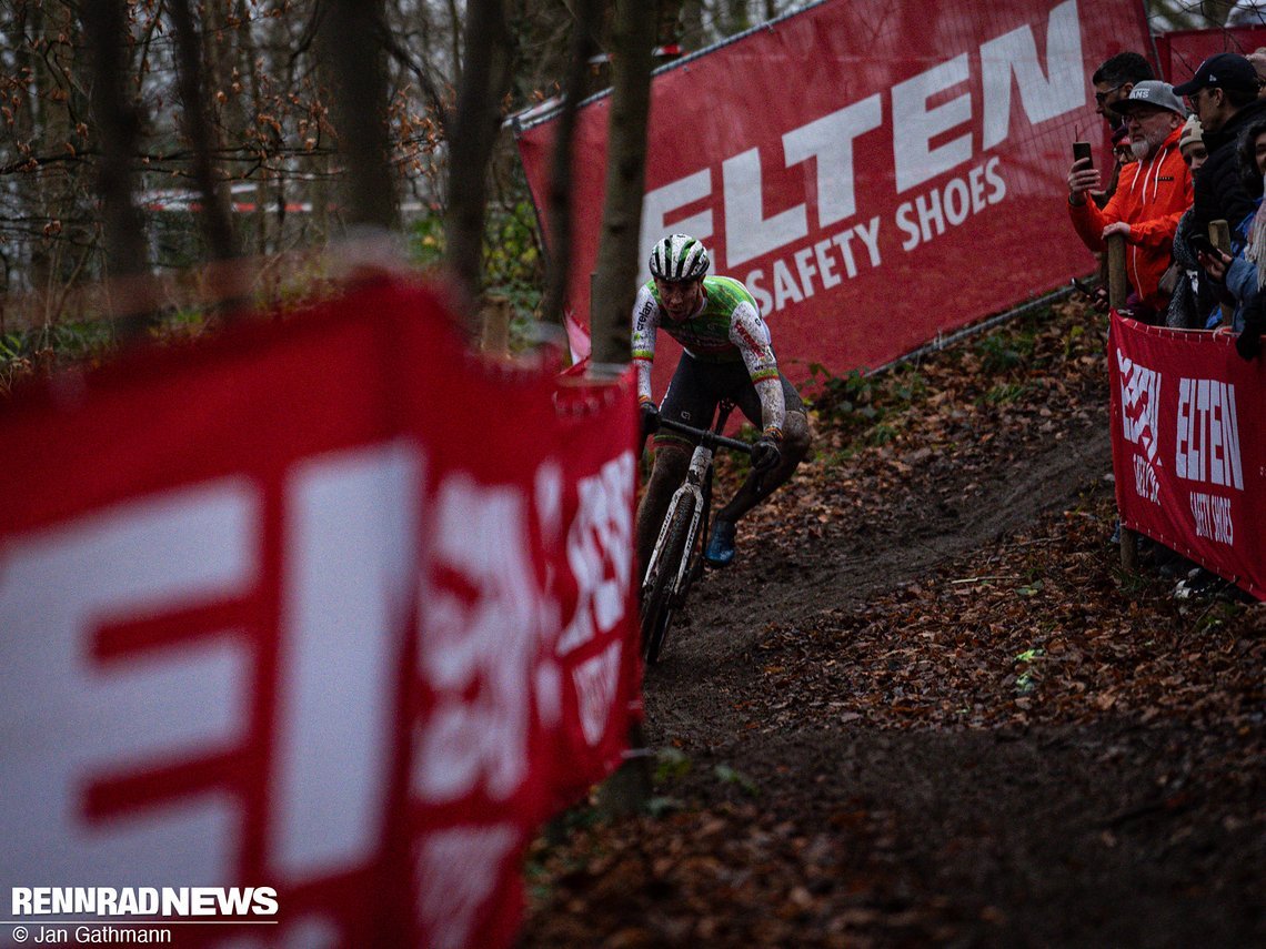 Der gleiche Balanceakt von Laurens Sweeck…