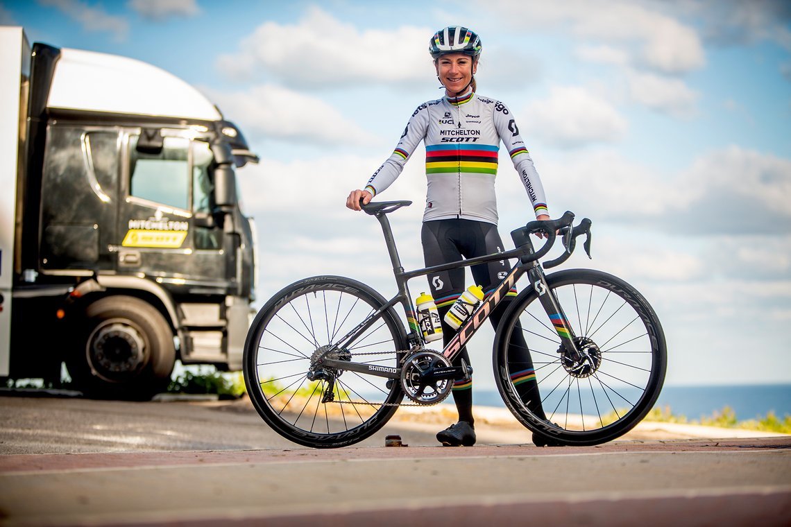 Van Vleuten mit ihrem leichten Addict RC Bike 2020