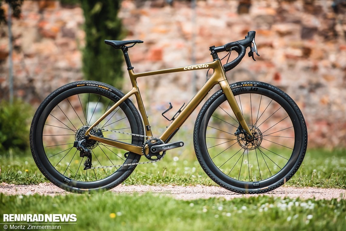 Zum Fototermin für die Bikestage kam das Top-Modell mit SRAM Force eTap AXS 1x12