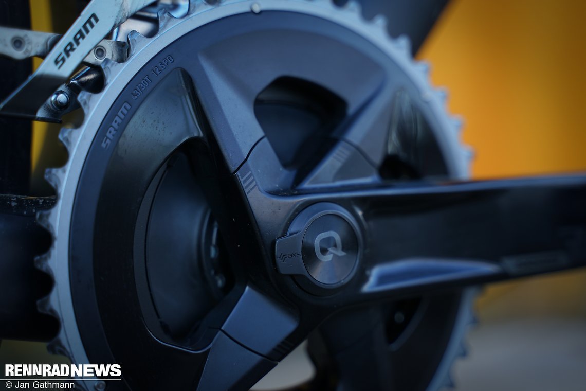 Die Abdeckkappe weist auf das Powermeter Innenleben von Quarq hin