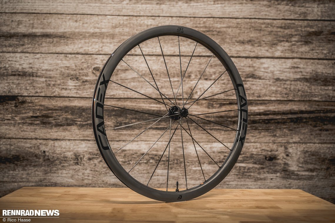 Das Cadex AR 35 Disc ist ein High-End Gravel-Laufrad