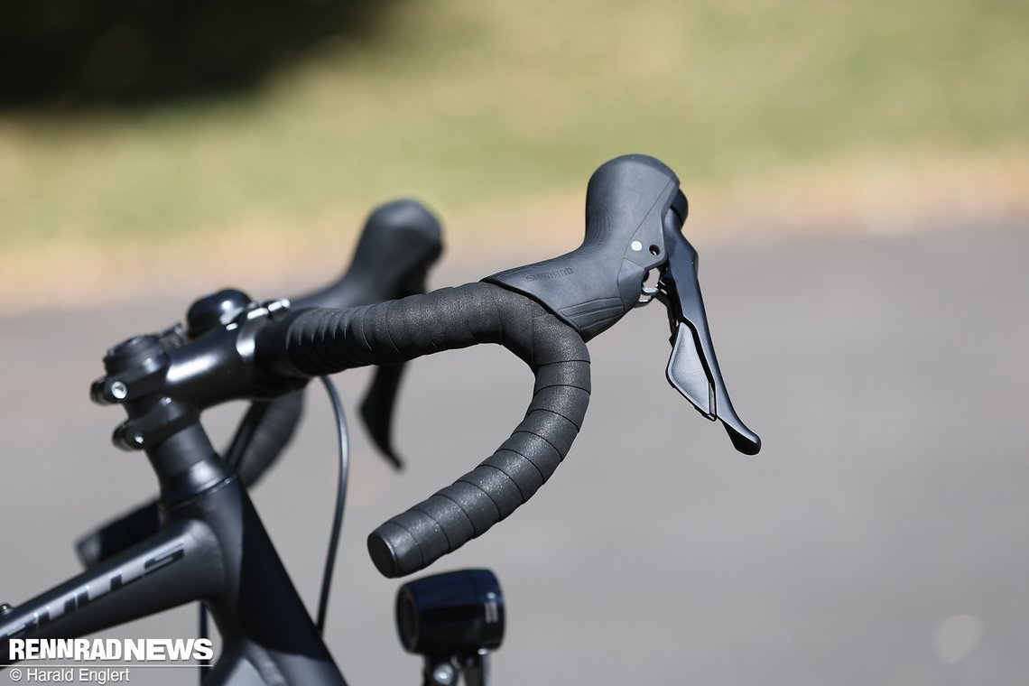 Die mechanische 1x10 Schaltung stammt von Shimano und arbeitete im Test sehr zuverlässig und unauffällig.