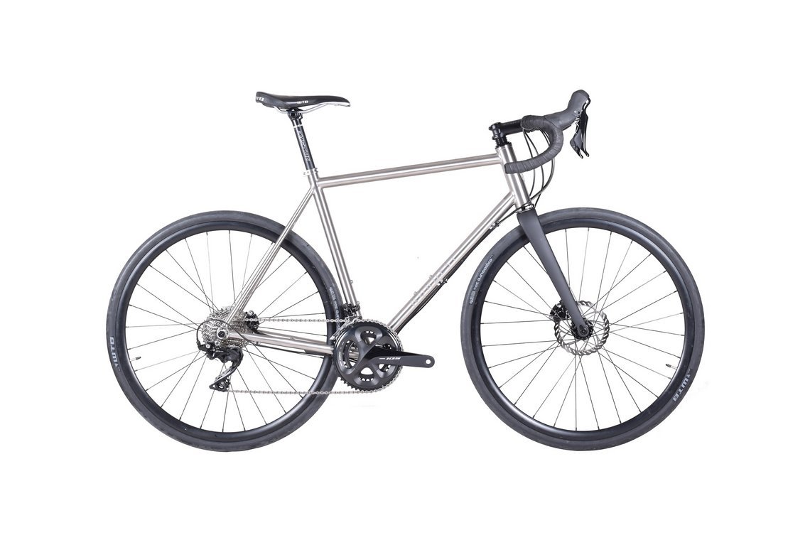 Nordest Miranda TI Aufbau – Allroad-Rennrad aus Titan mit Endurance-Geometrie