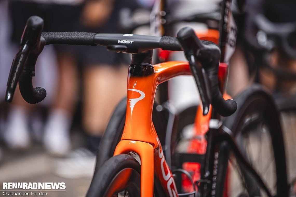 Auch das Pinarello Dogma F ist einer der Aero Allrounder im Feld.