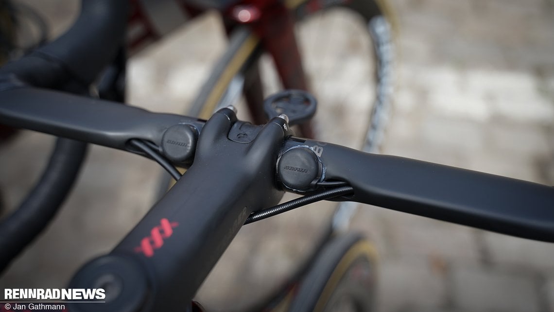 Trek-Segafredo ist eines der wenigen Teams, die SRAM fahren, hier die Blips der Red eTap AXS