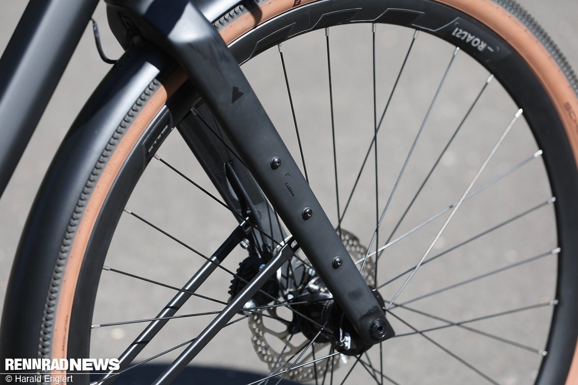 Auch an der Gabel lassen sich zusätzliche Gepäckträger anbringen.