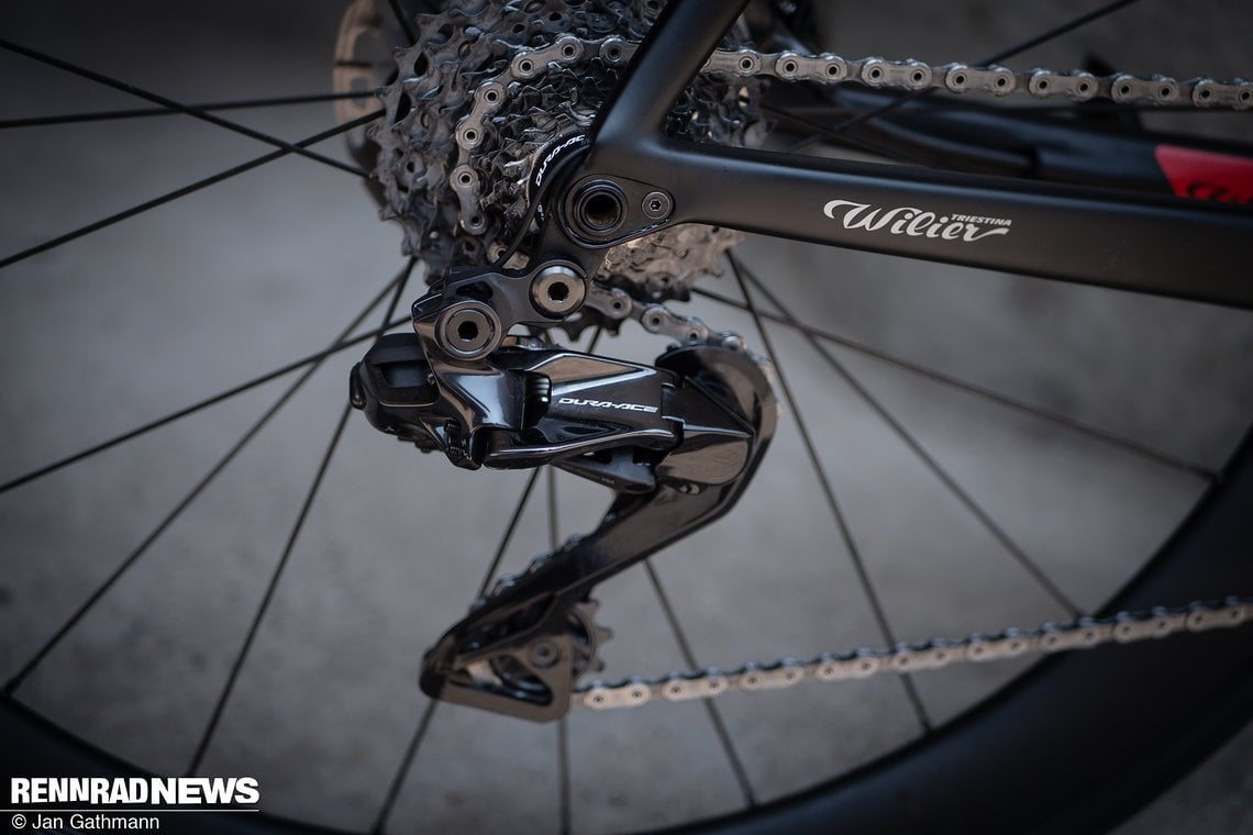 Das neue Dura Ace Di2 Schaltwerk RD-R9250 übernimmt neben dem Schalten auch das Steuern der Elektronik.