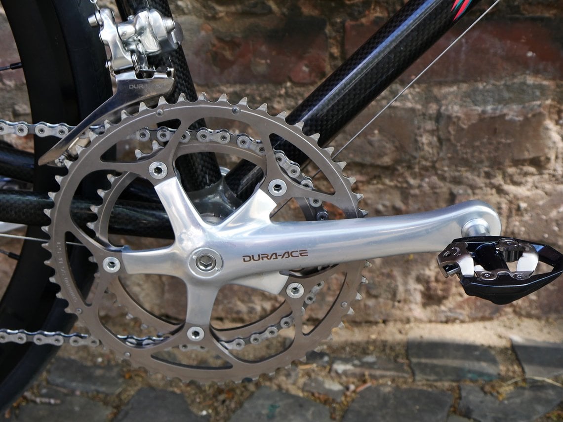 Die Dura Ace-Kurbel der Baureihe mit Octalink Innenlager und Titanwelle ist immer noch eines der leichtesten Alu-Kurbelsets