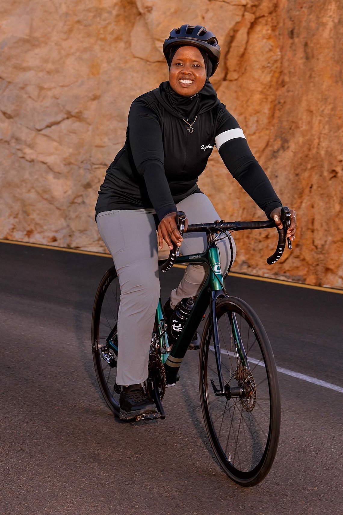 Offensiv zeigt Rapha in der Kampagne zur neuen Damen-Bekleidungskollektion Frauen anders als üblich …